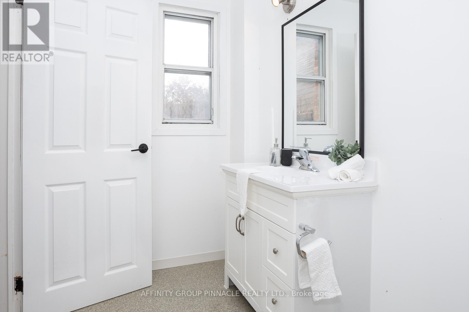 33 ST LAWRENCE ST