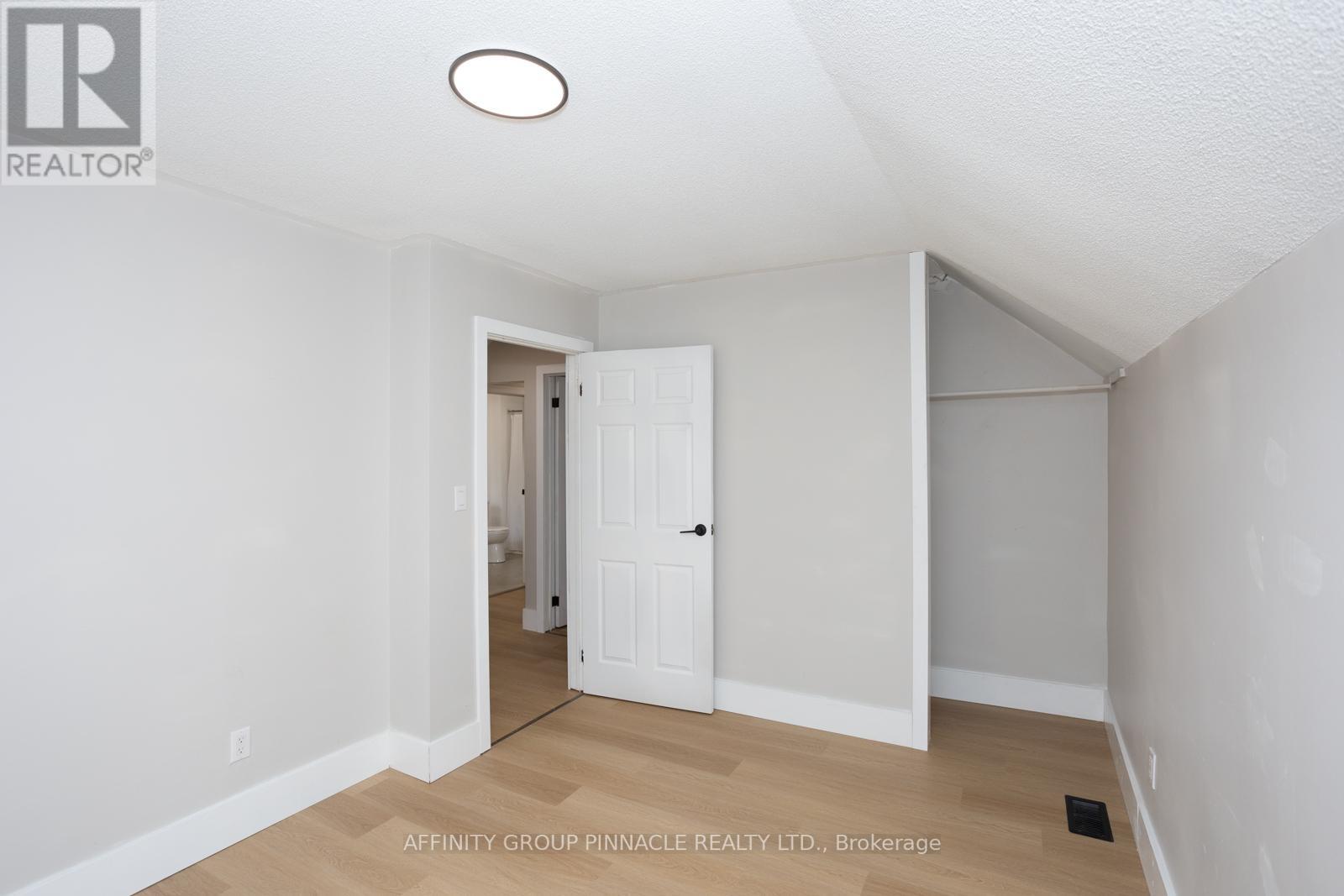 33 ST LAWRENCE ST
