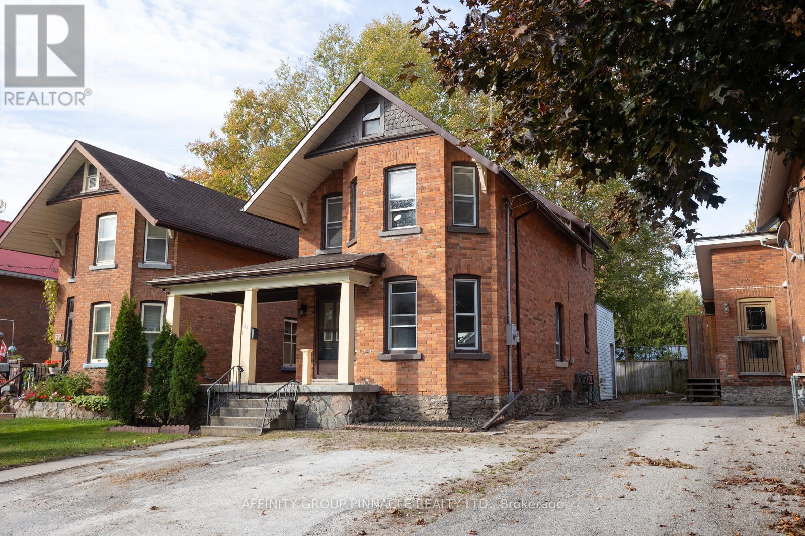 33 ST LAWRENCE ST