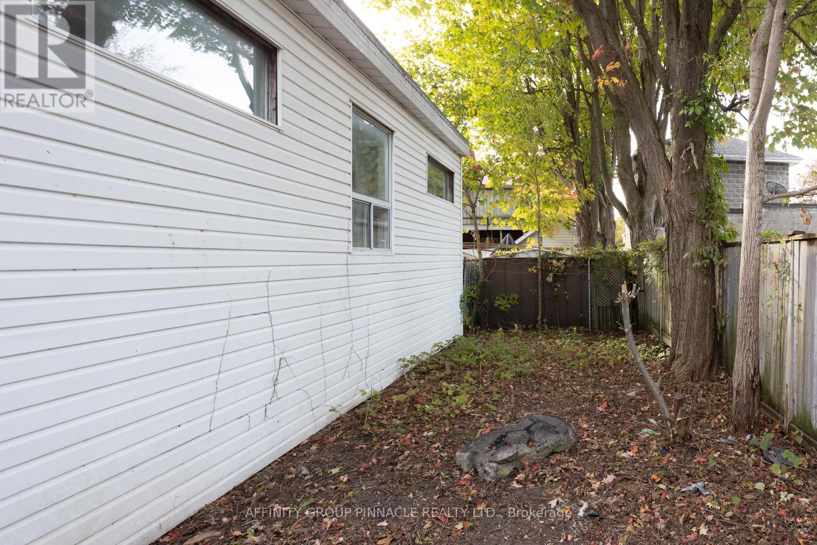 33 ST LAWRENCE ST