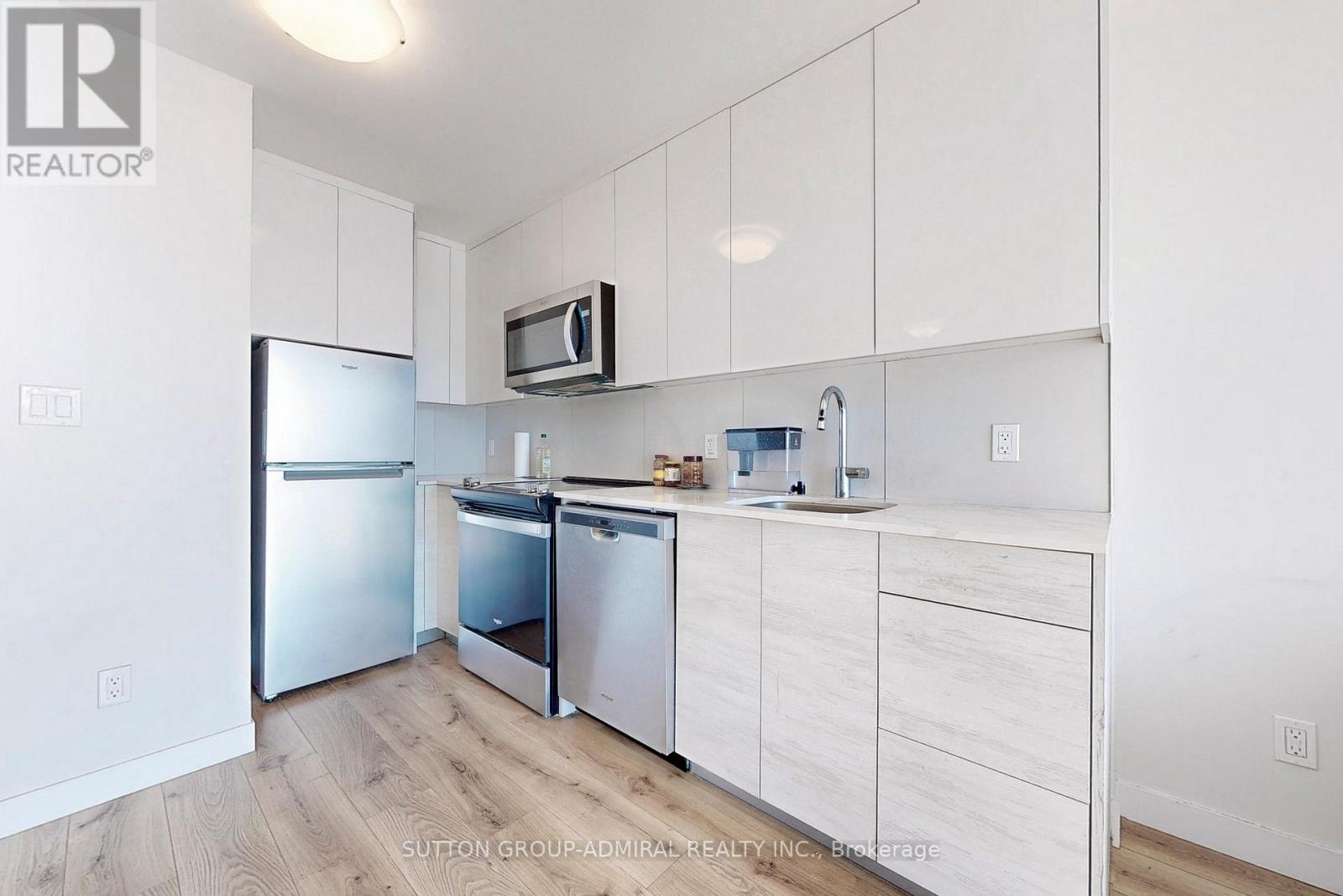 #1212 -60 FREDERICK ST