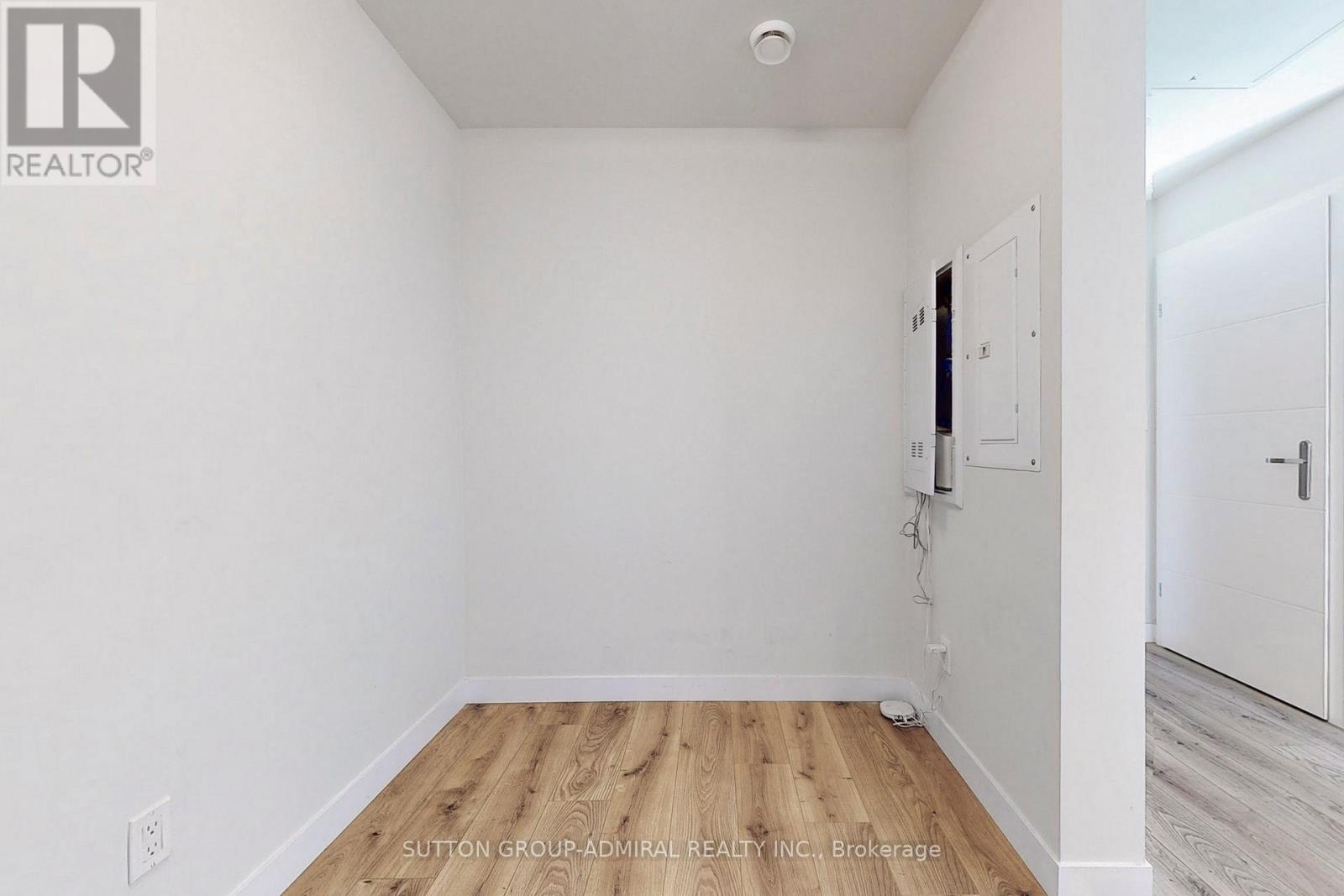 #1212 -60 FREDERICK ST
