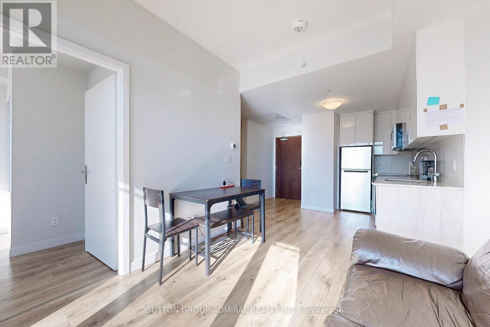 #1212 -60 FREDERICK ST