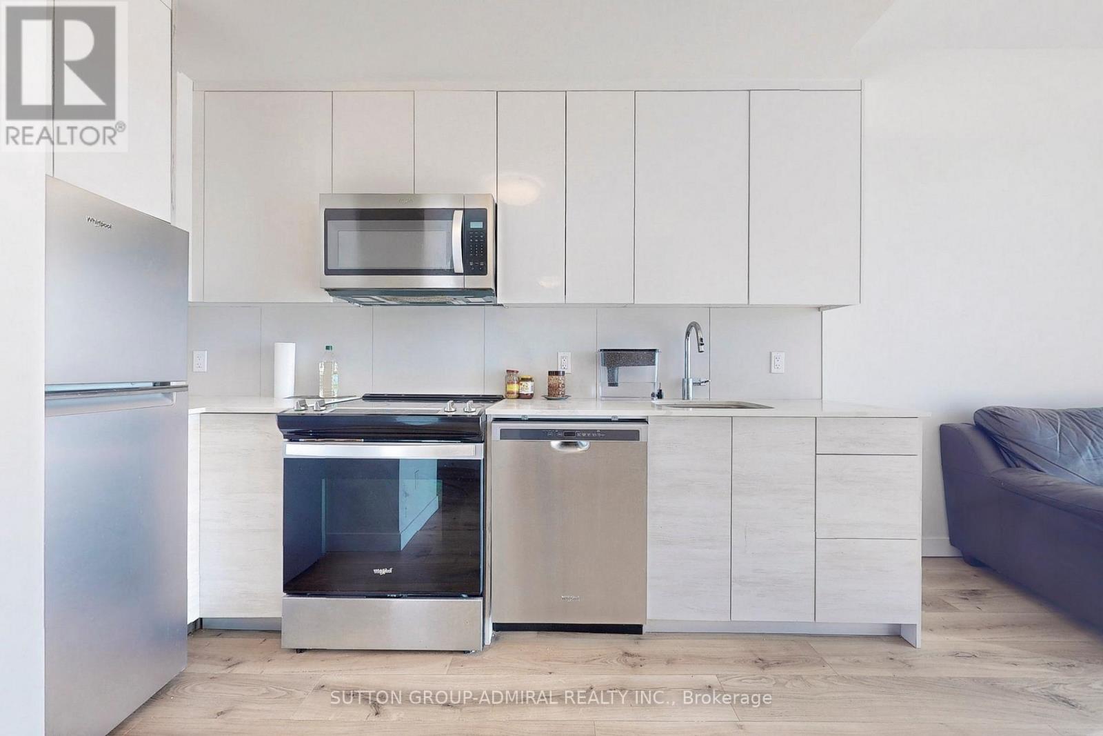 #1212 -60 FREDERICK ST