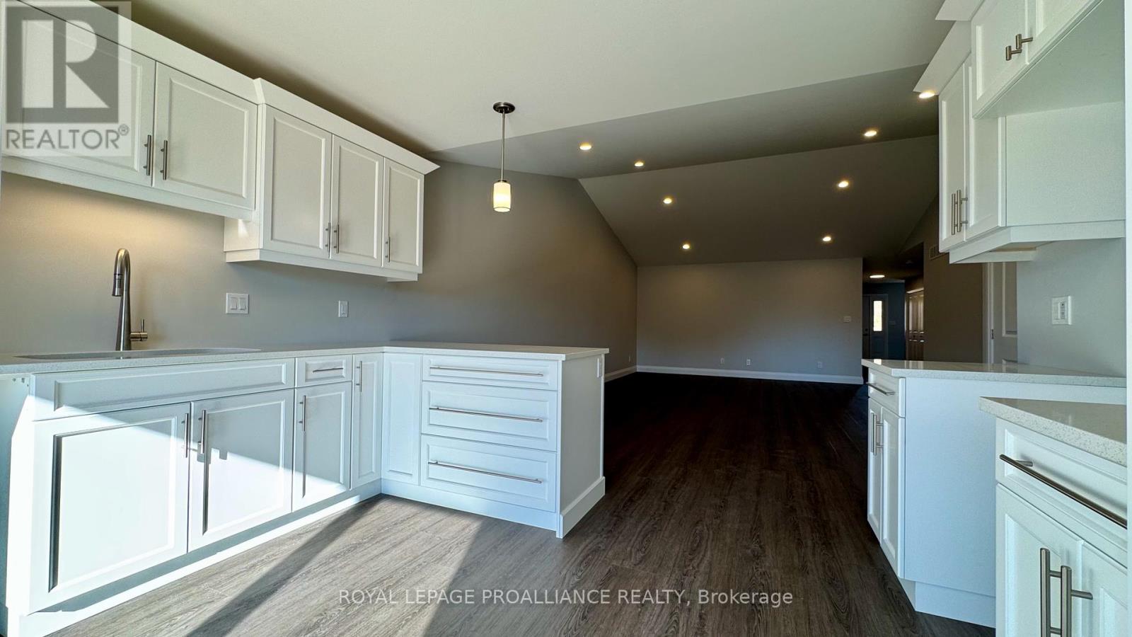43 MACKENZIE JOHN CRES