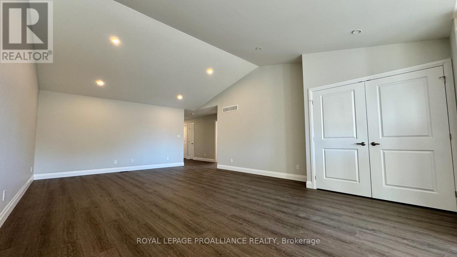 43 MACKENZIE JOHN CRES