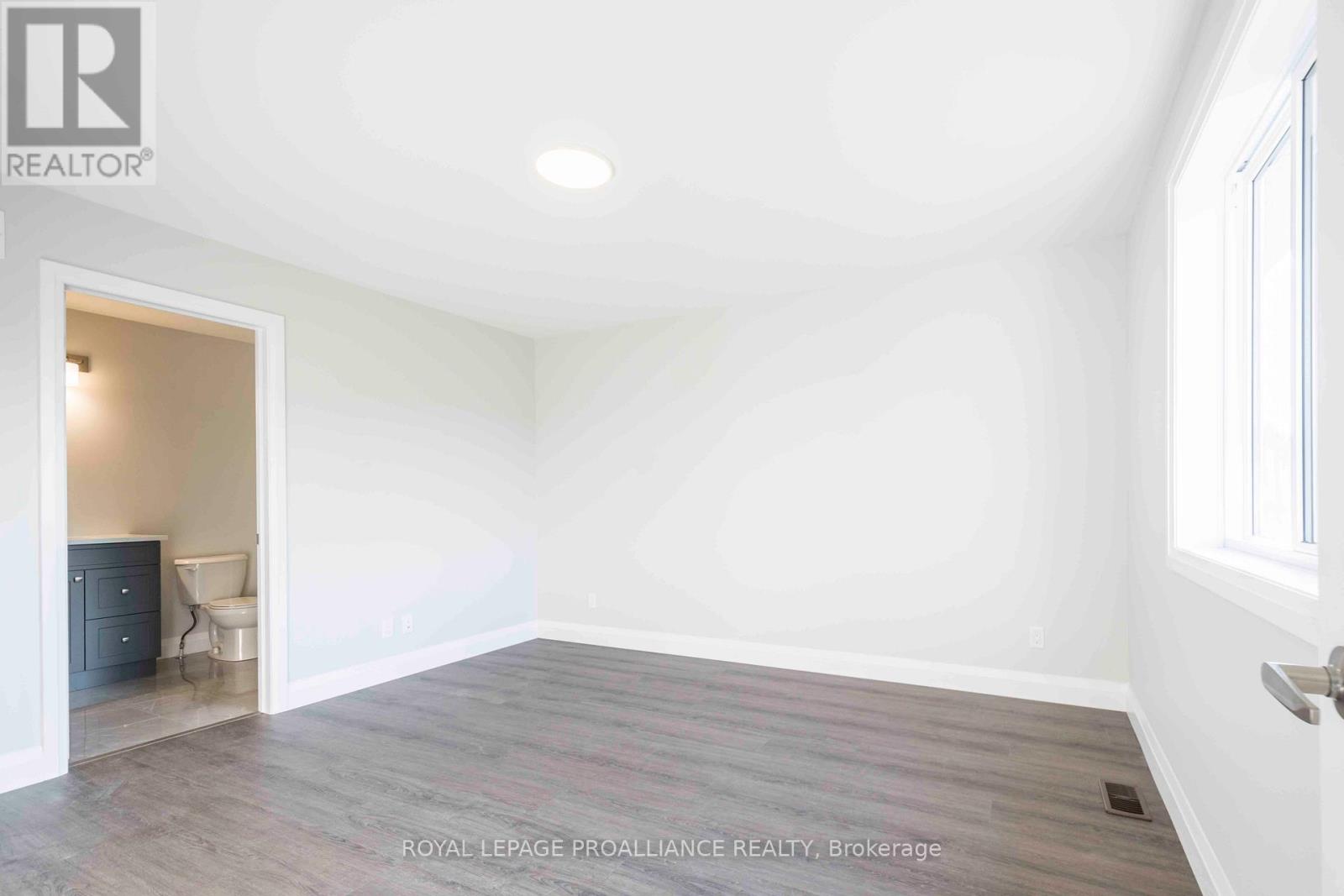 45 MACKENZIE JOHN CRES