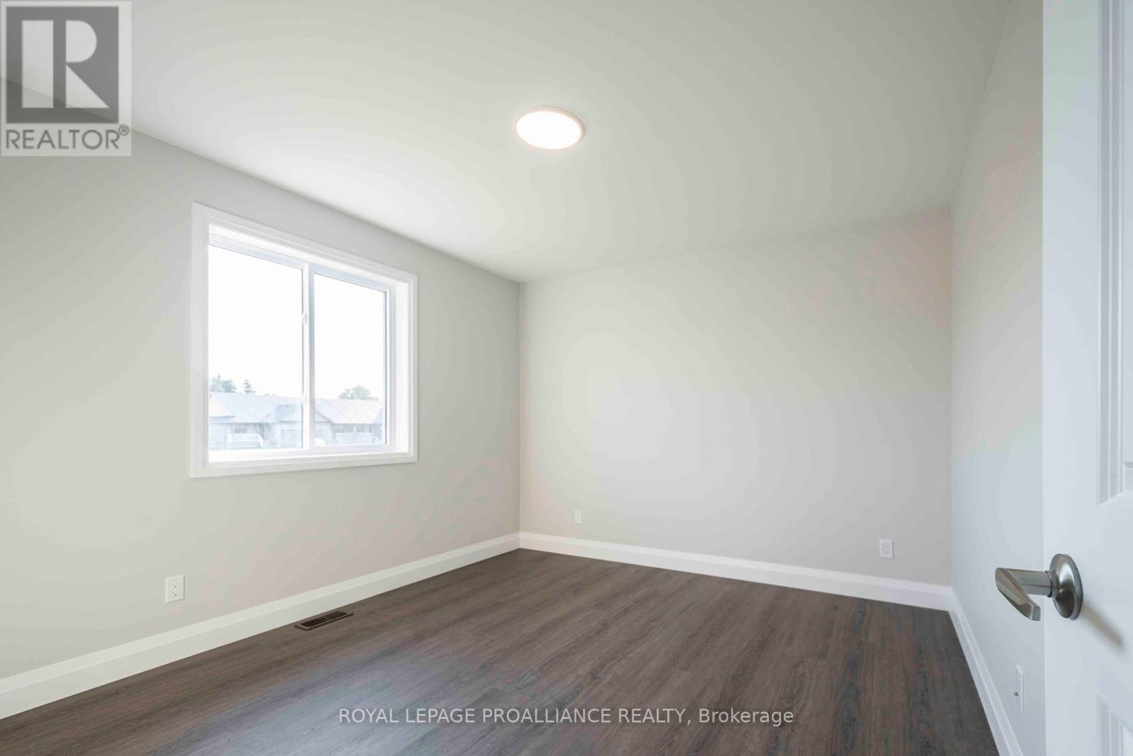 49 MACKENZIE JOHN CRES