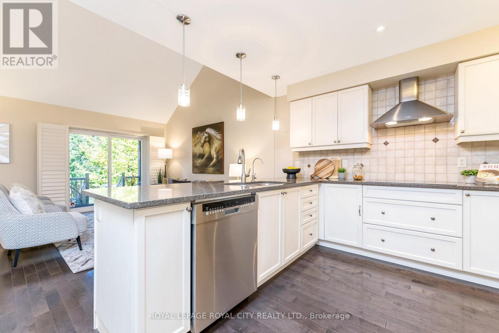 #19 -12 ANNMOORE CRES, #19