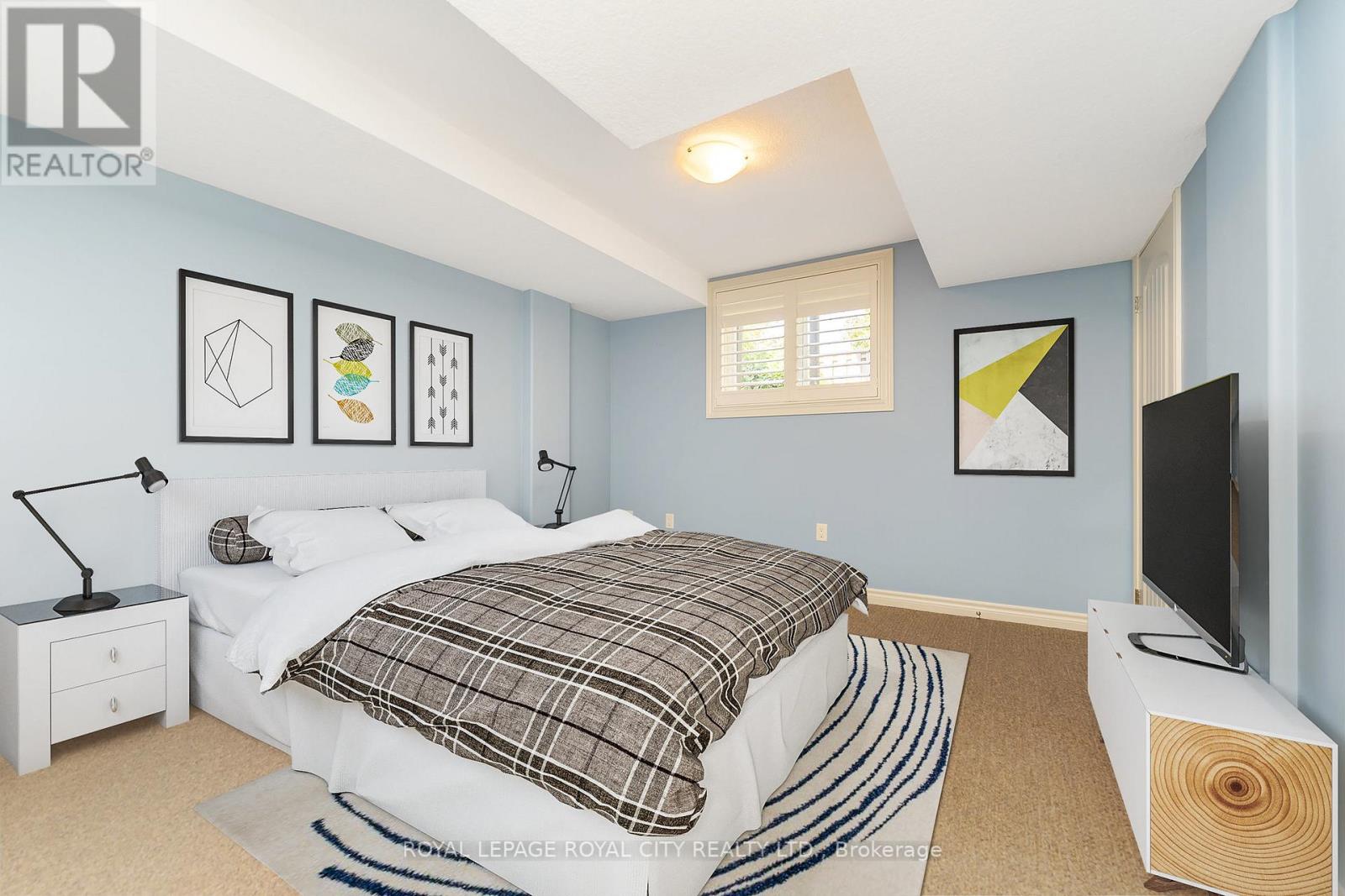 #19 -12 ANNMOORE CRES, #19