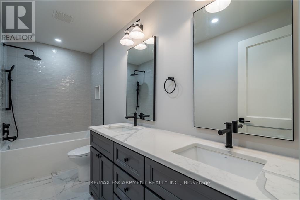 262 ROBINA RD