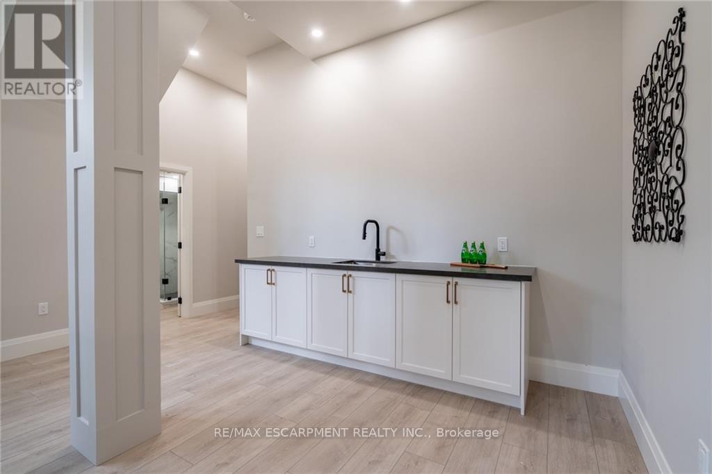 262 ROBINA RD