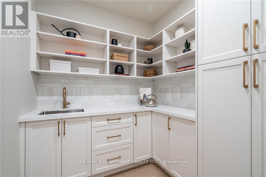 262 ROBINA RD