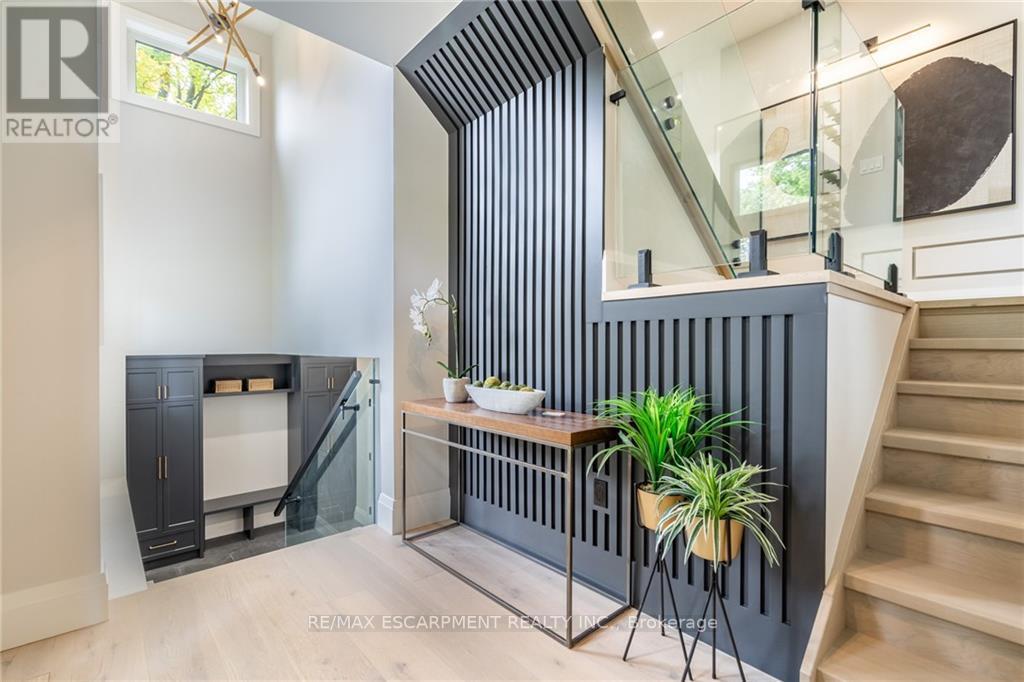 262 ROBINA RD