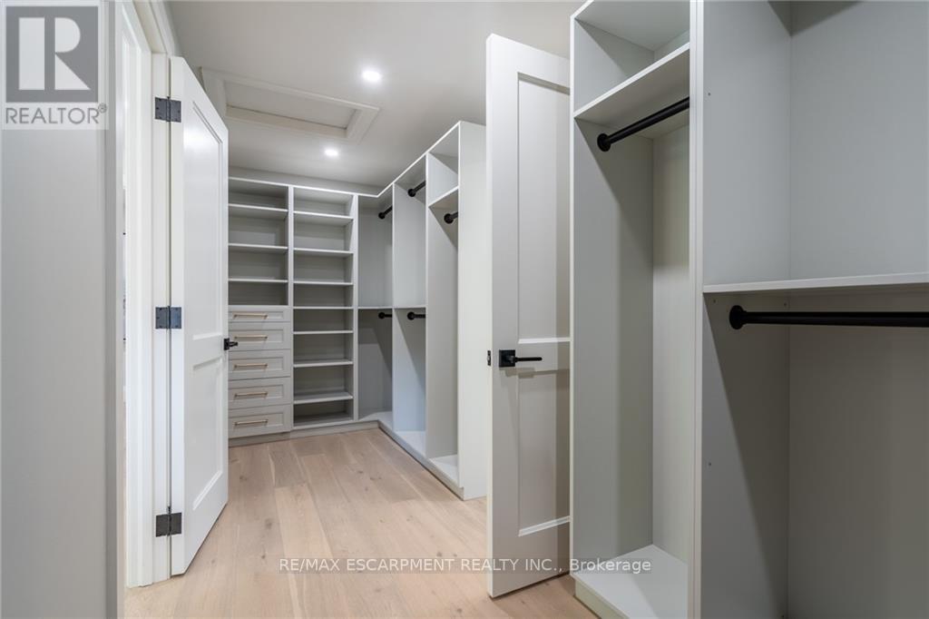 262 ROBINA RD