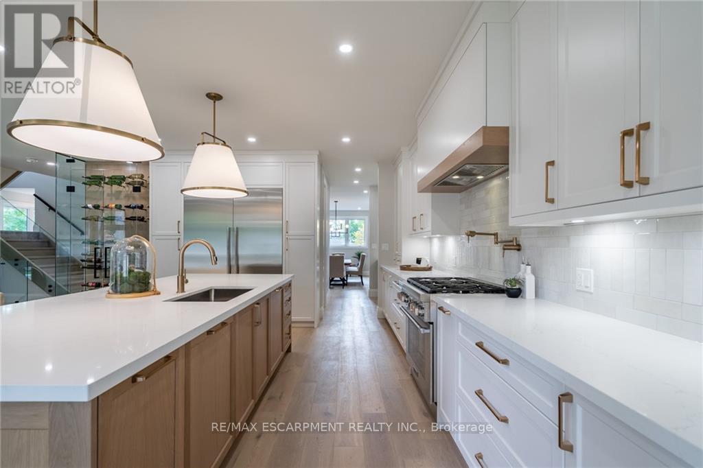 262 ROBINA RD