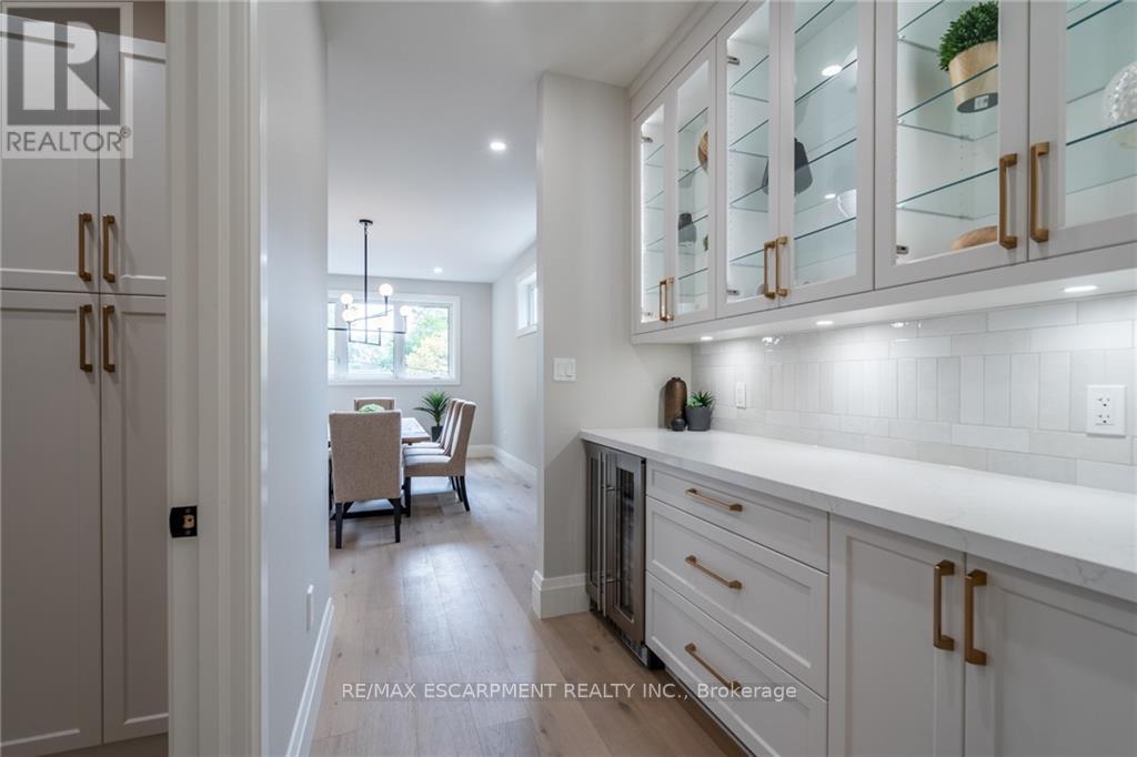 262 ROBINA RD