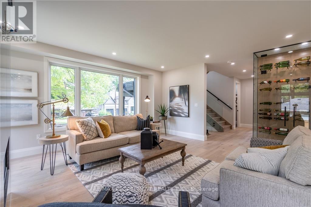 262 ROBINA RD