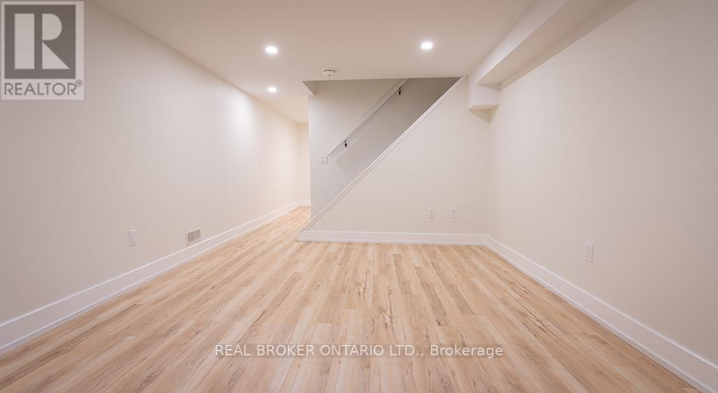 20 UPPER AVE