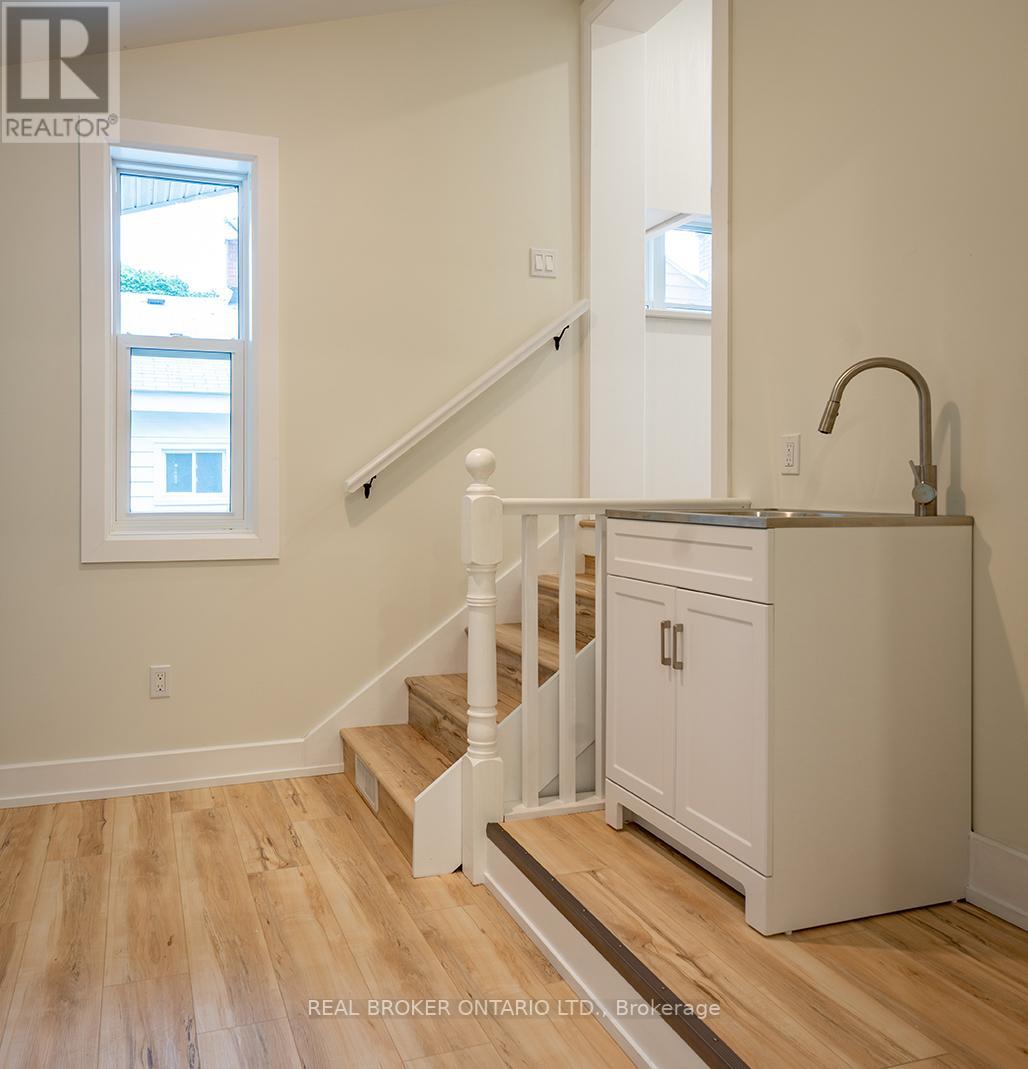 20 UPPER AVE