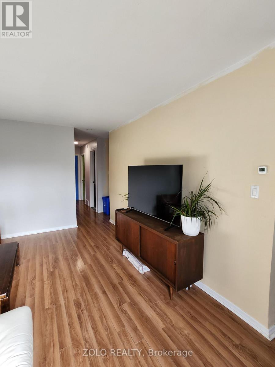 64 WOODSTONE CRES