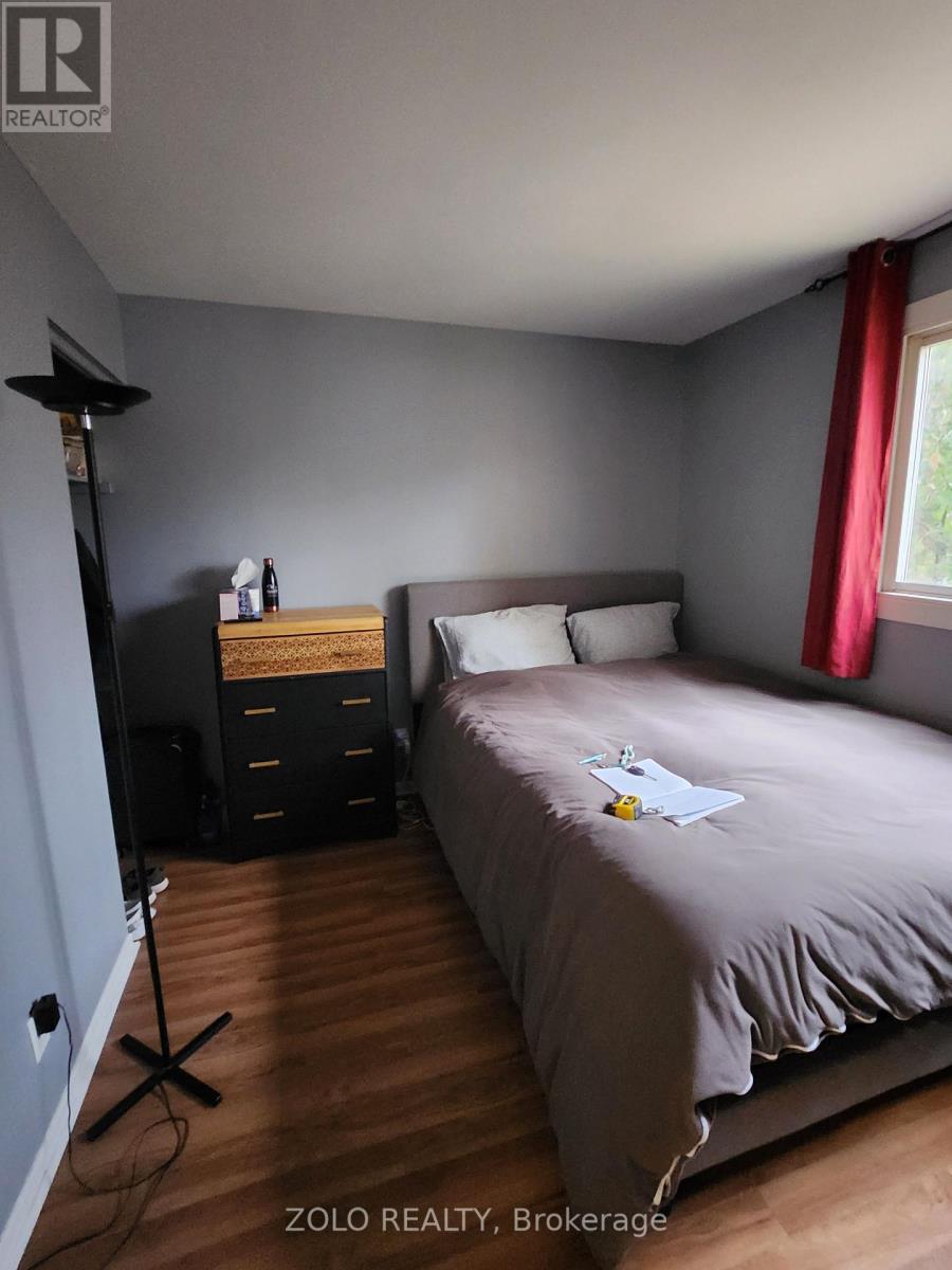 64 WOODSTONE CRES