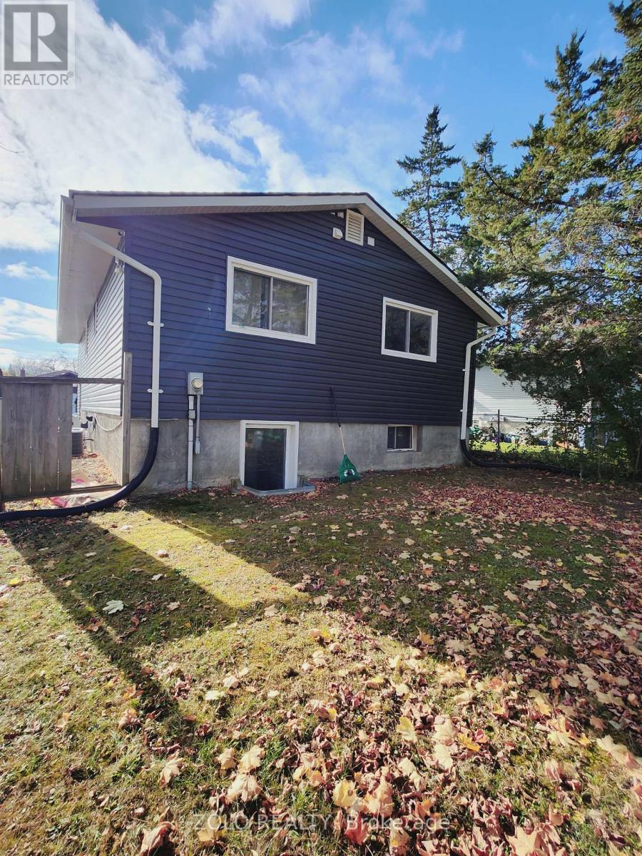64 WOODSTONE CRES