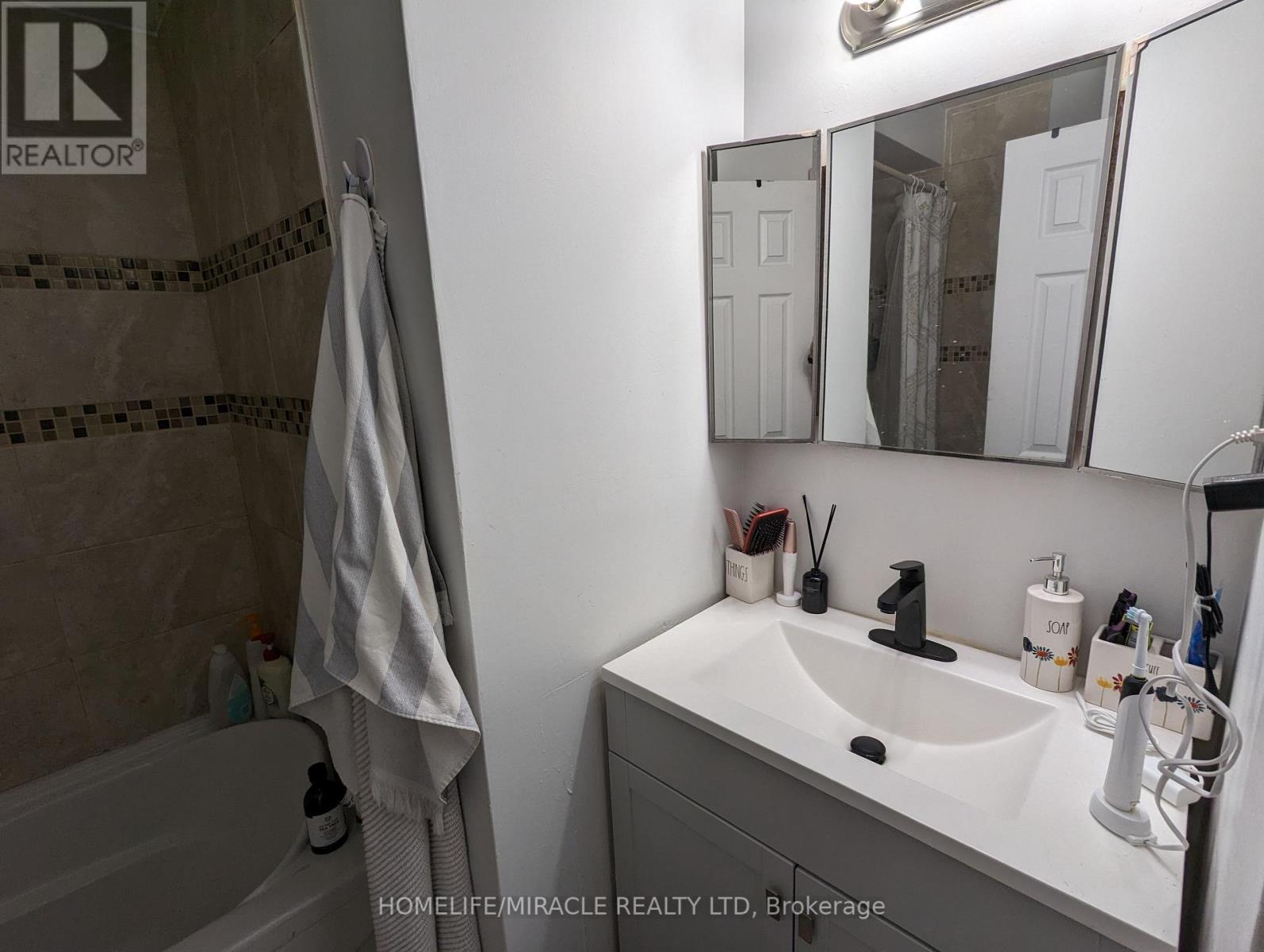 53 RALGREEN CRES