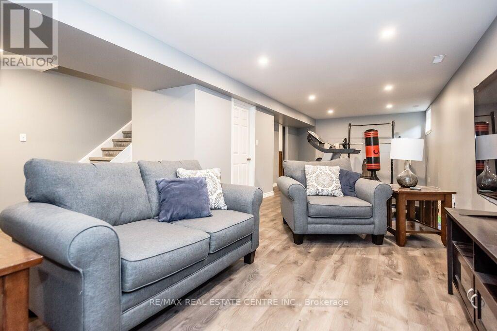 53 HOWDEN CRES