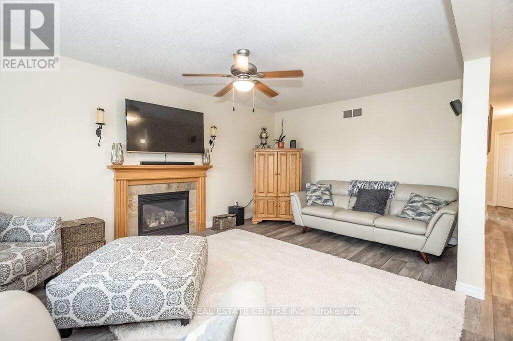 53 HOWDEN CRES