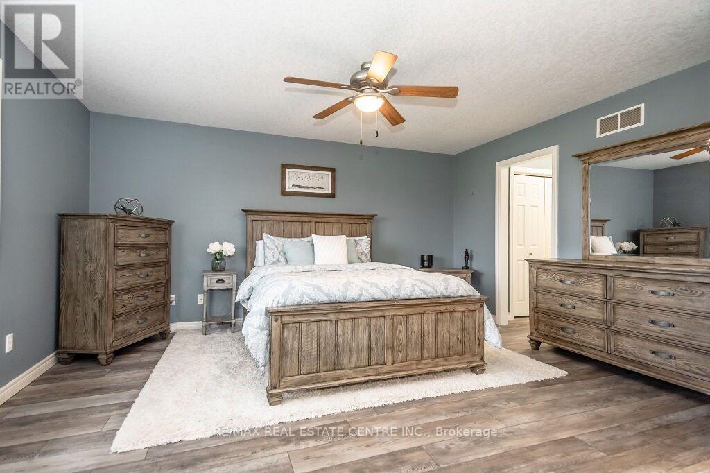 53 HOWDEN CRES