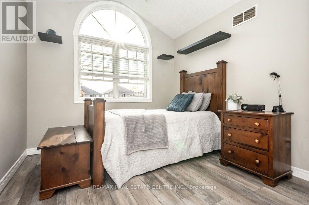 53 HOWDEN CRES