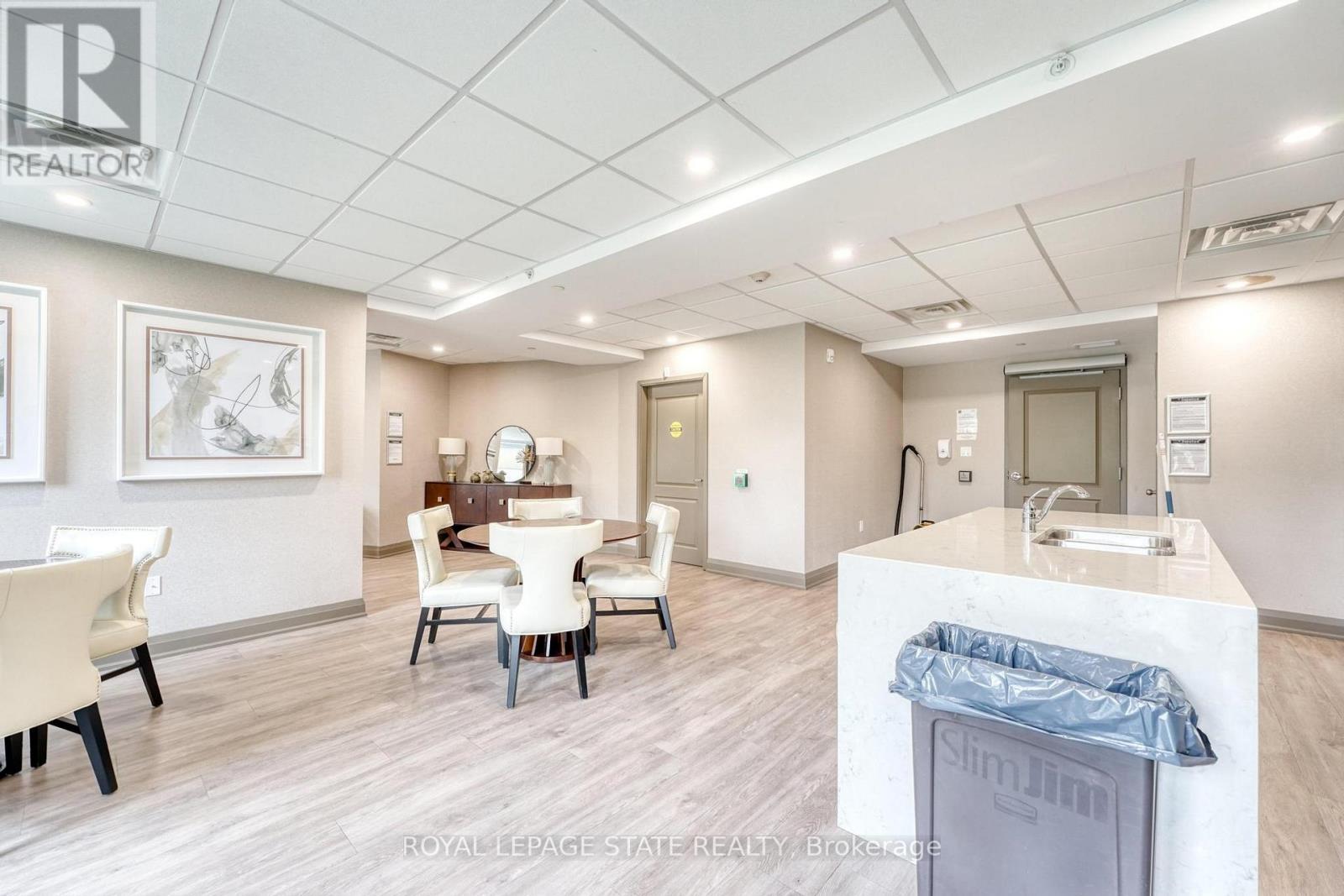 #131 -125 SHOREVIEW PL, #131
