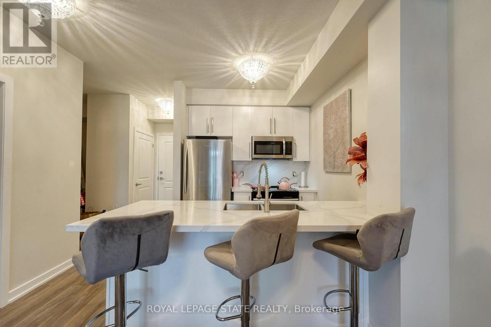 #131 -125 SHOREVIEW PL, #131