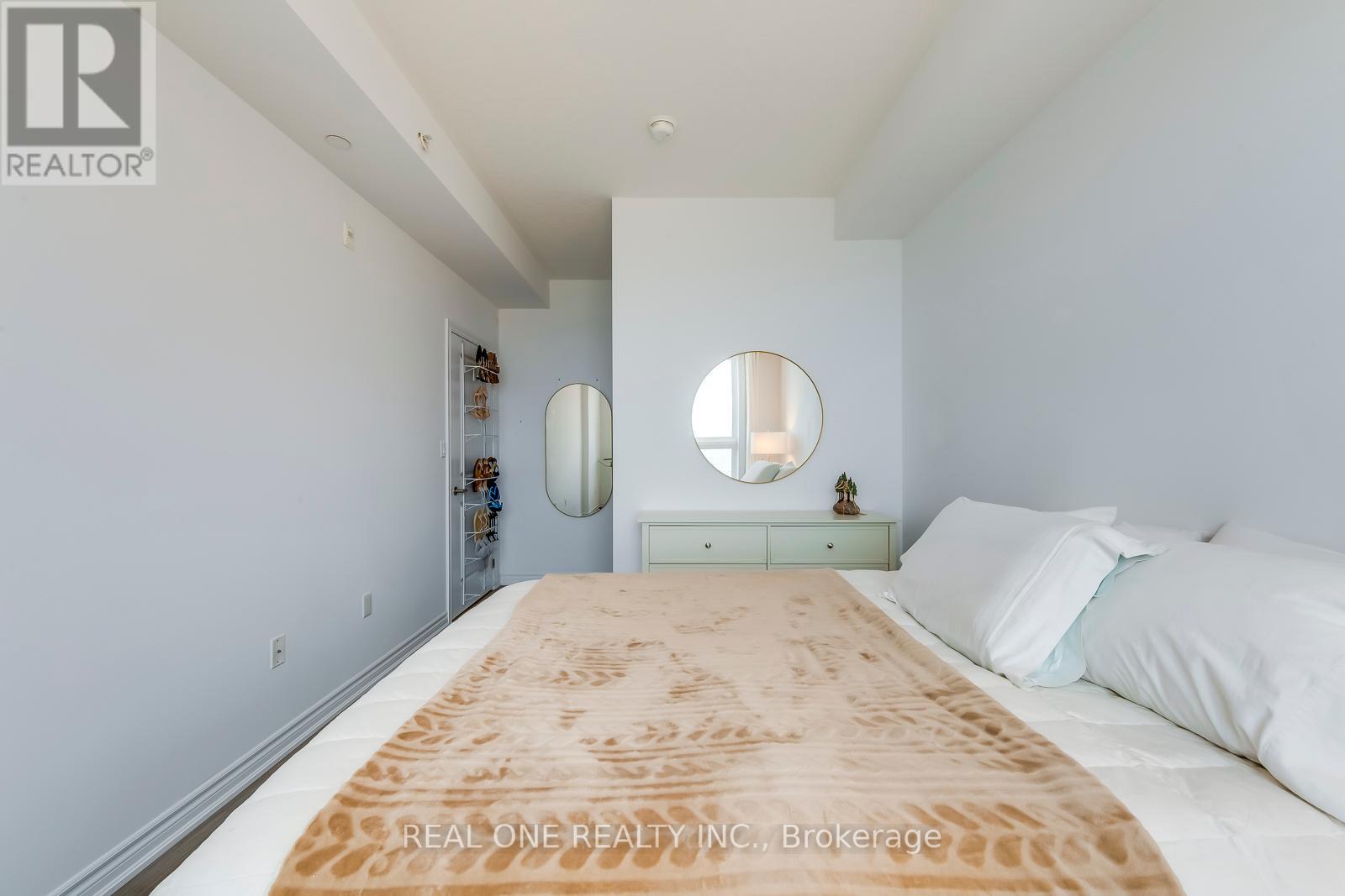 #328 -35 SOUTHSHORE CRES, #328