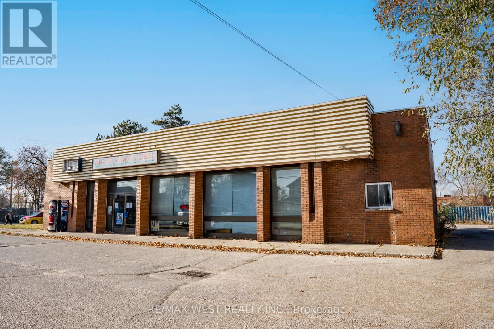 442 YORK RD