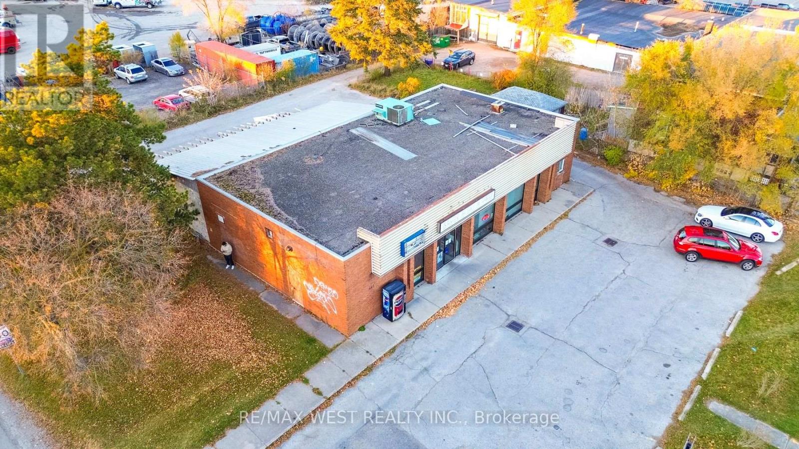 442 YORK RD