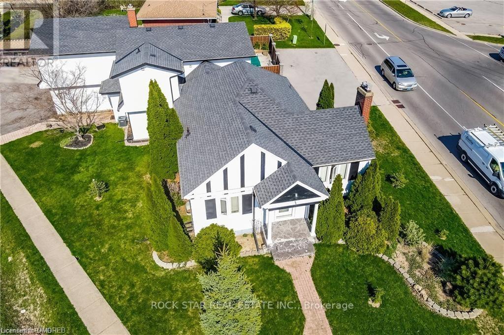 #2 -594 NIAGARA ST, #2