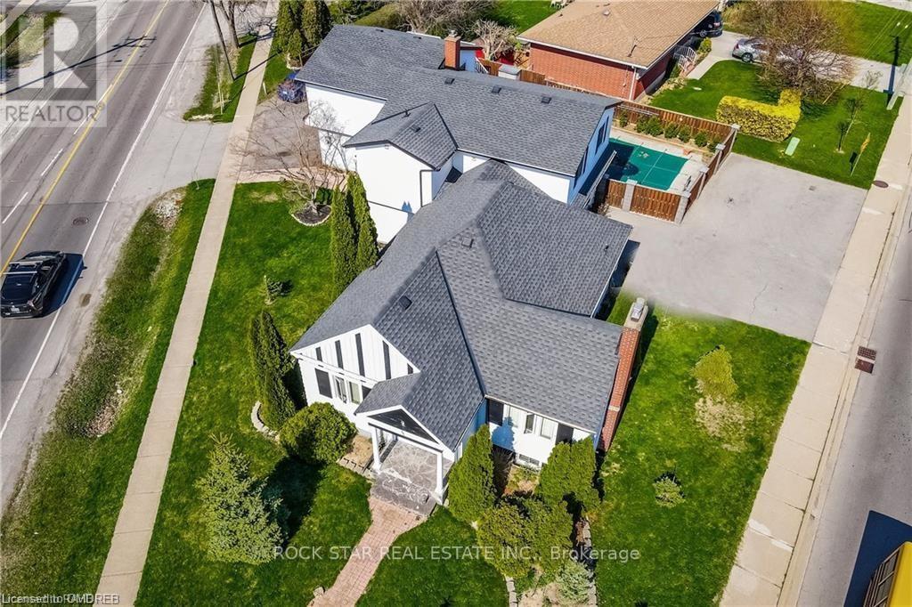 #2 -594 NIAGARA ST, #2