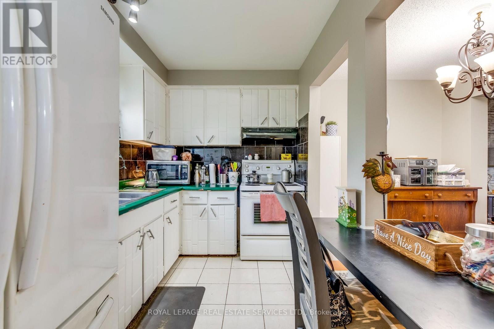 #22 -54 RIVERDALE DR, #22