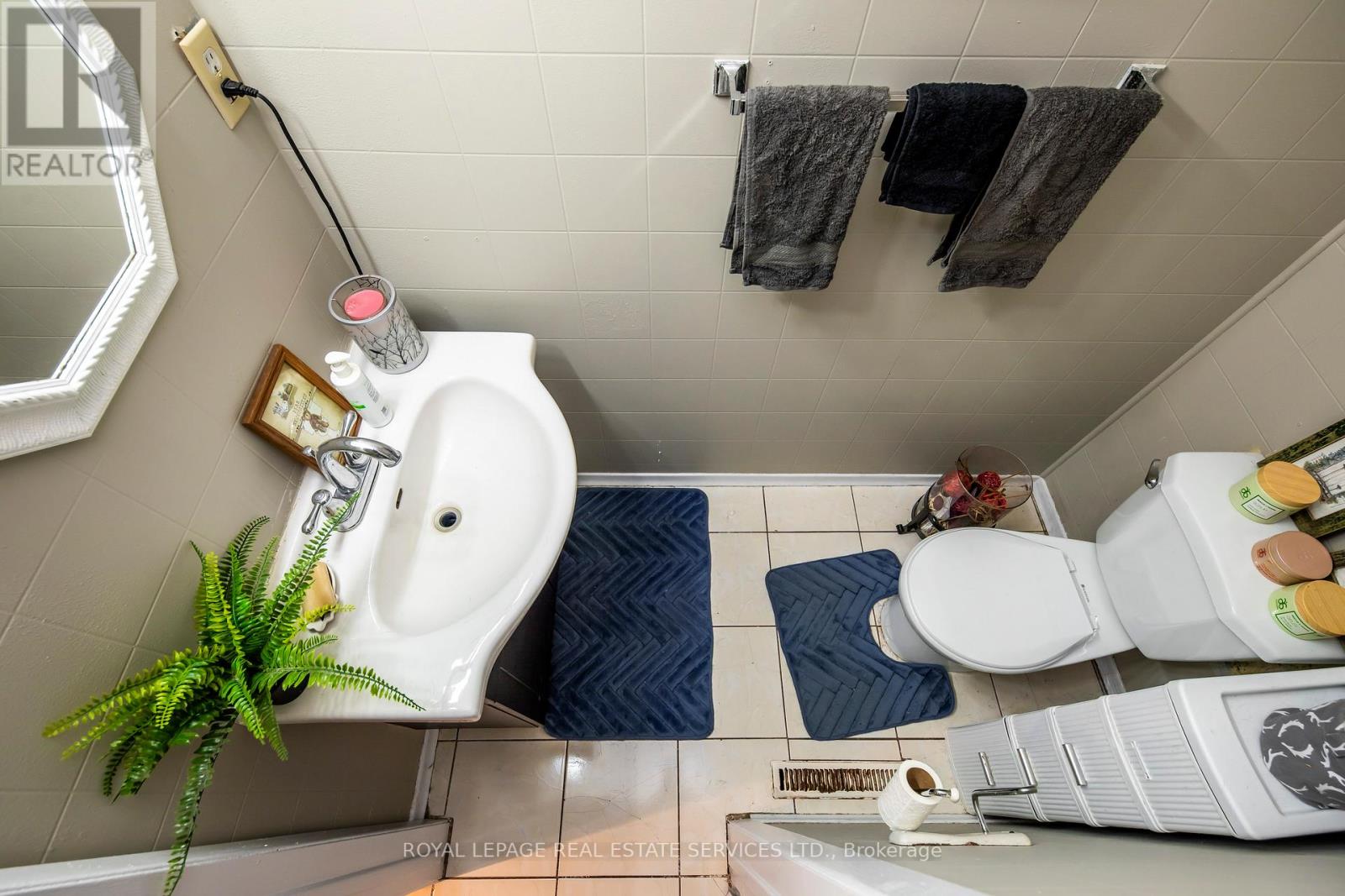 #22 -54 RIVERDALE DR, #22