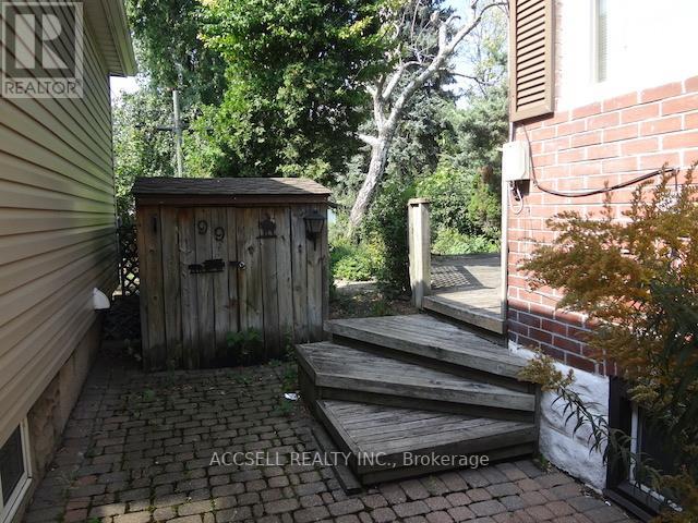 99 BARONS AVE N