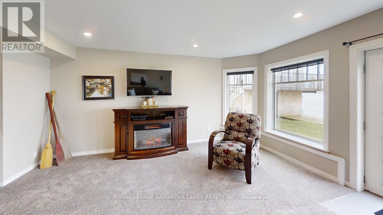 1425 KILLARNEY BAY RD