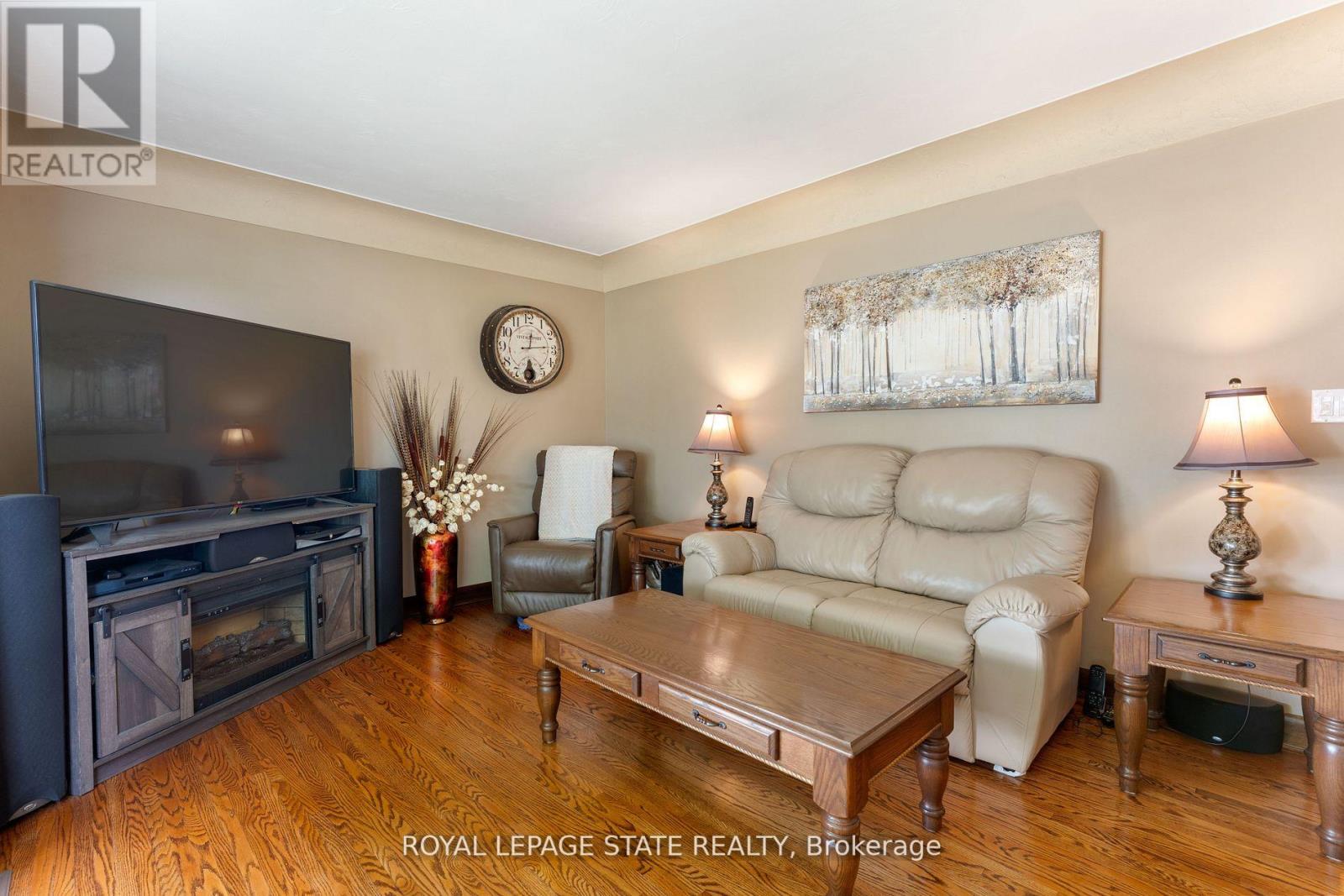 41 LECKIE AVE