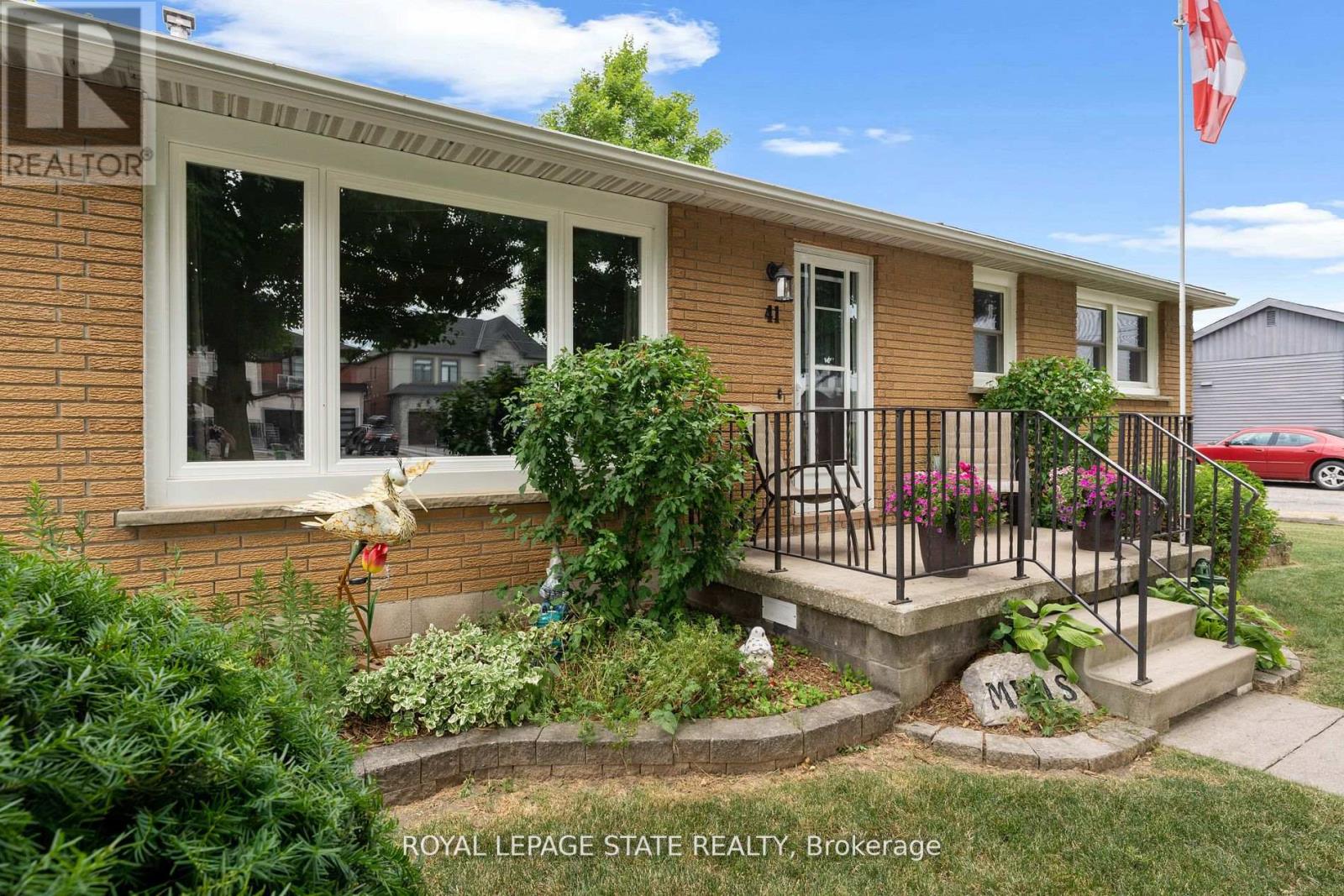 41 LECKIE AVE