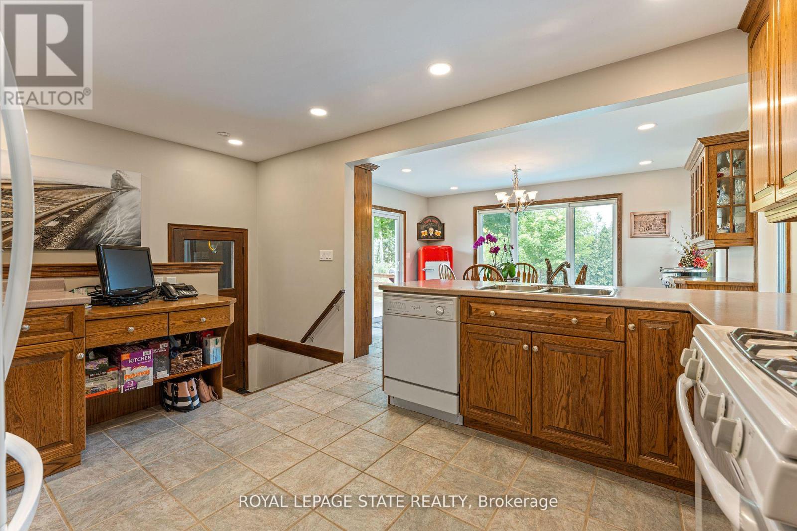 41 LECKIE AVE