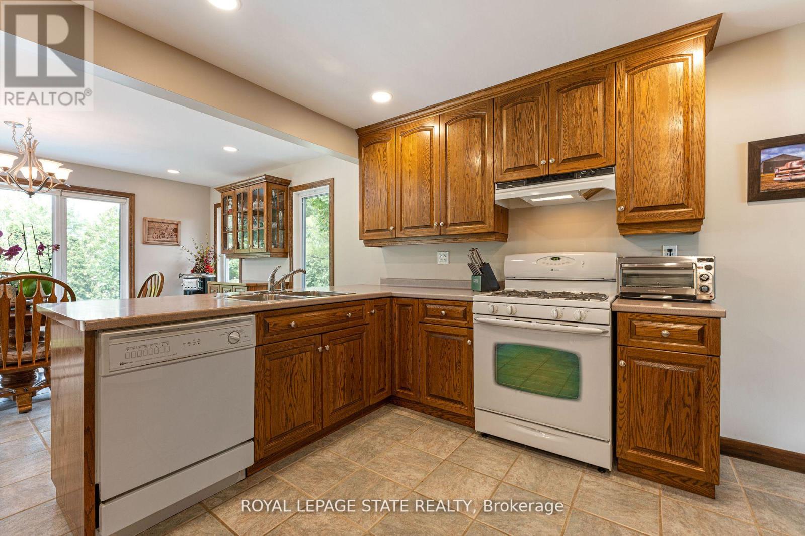 41 LECKIE AVE
