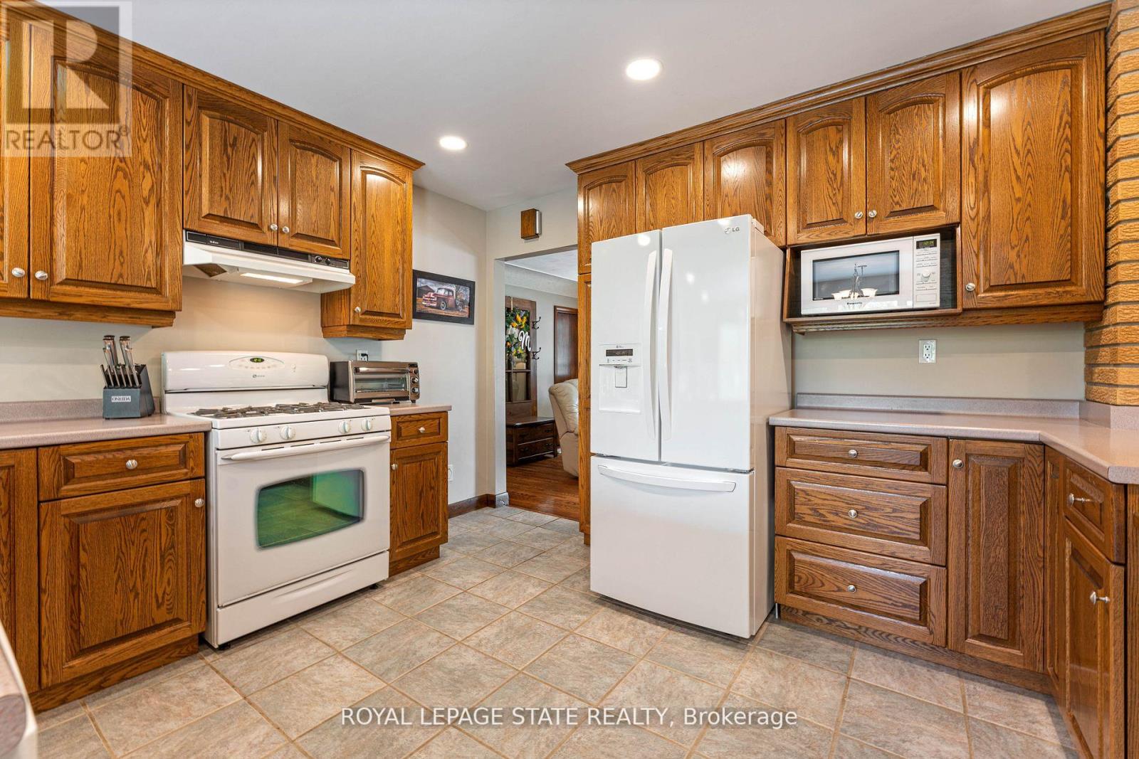 41 LECKIE AVE