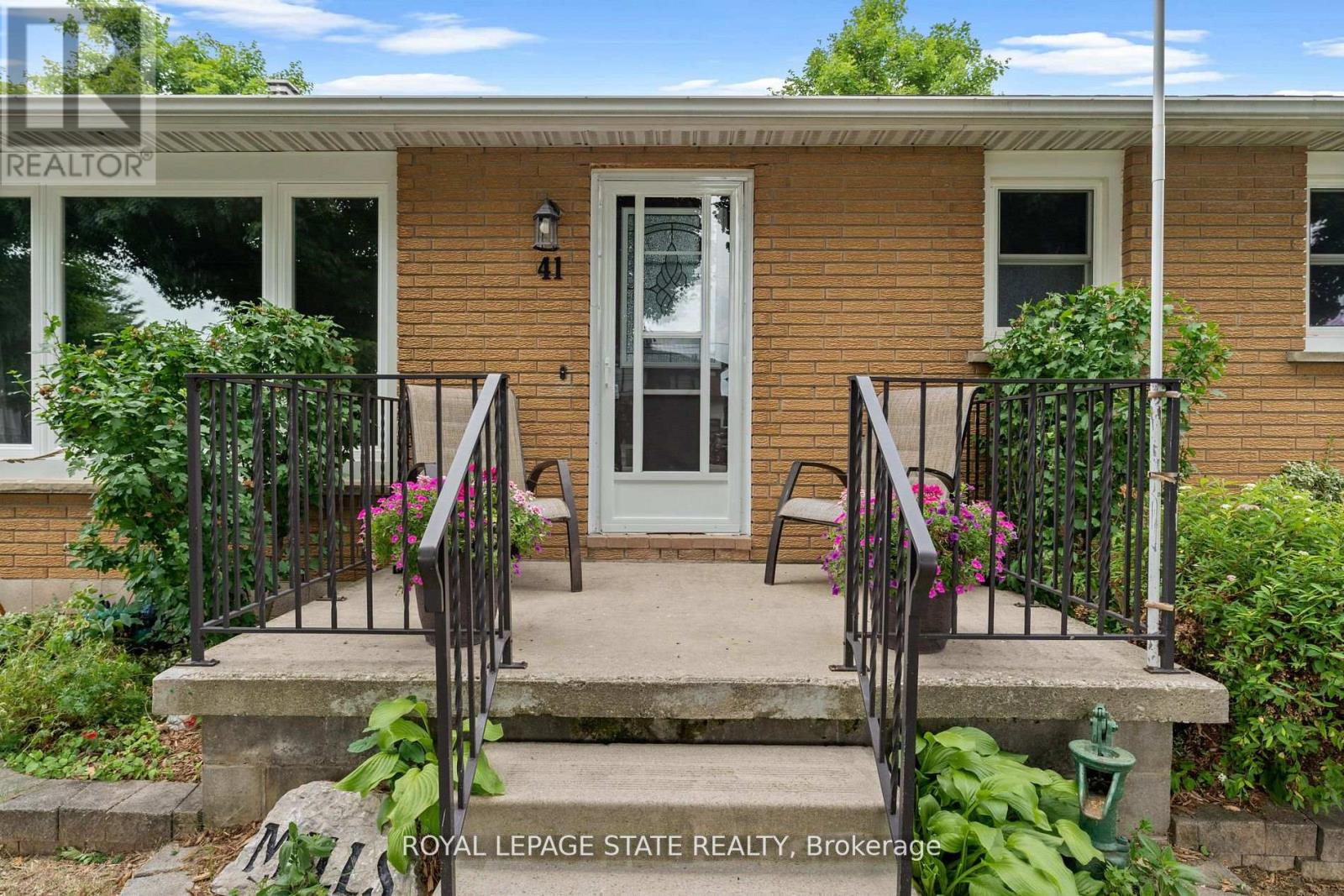 41 LECKIE AVE