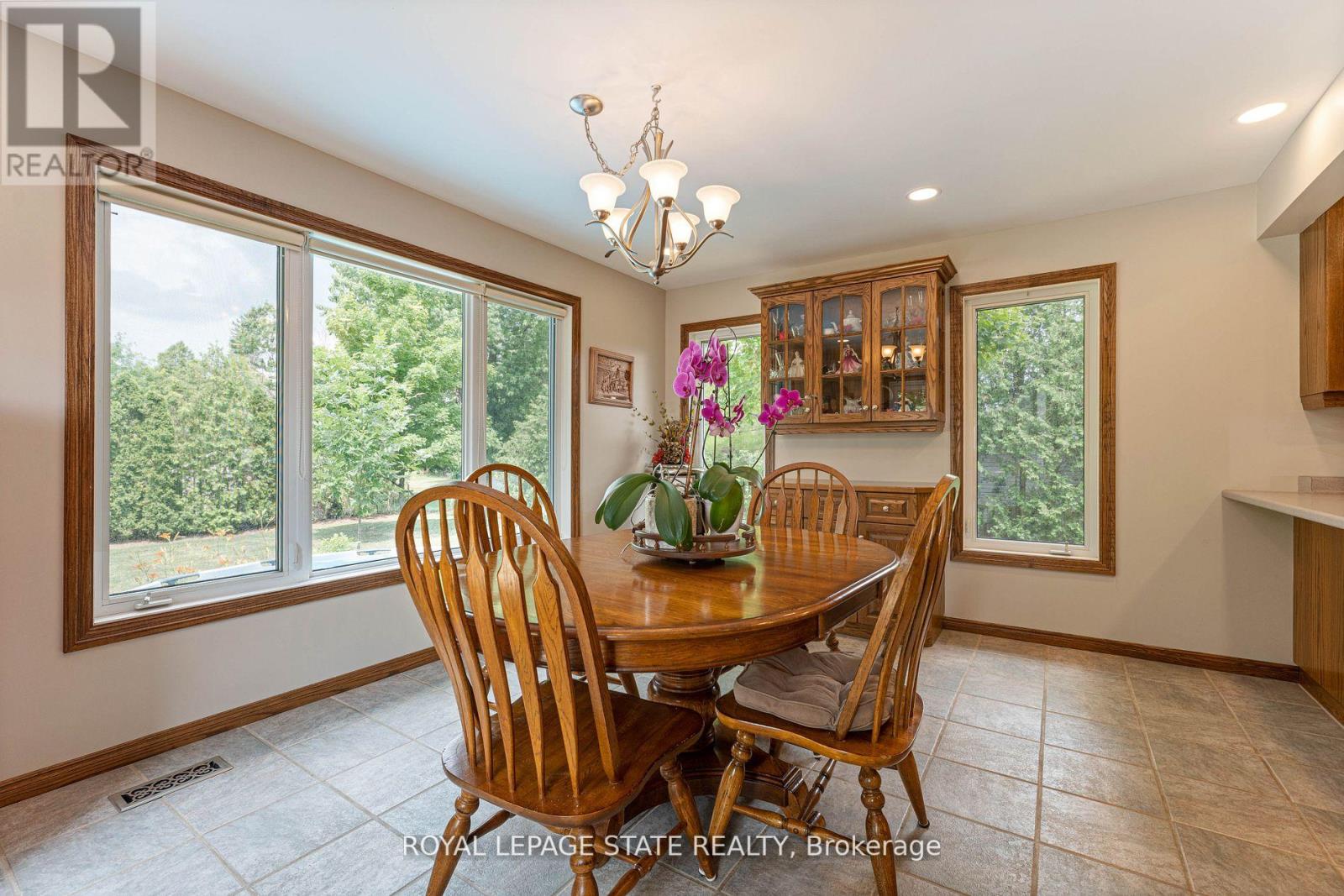 41 LECKIE AVE